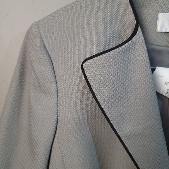 Le Suit NWOT Black Trim Gray Winged Collar 2 Button Blazer Suit Jacket - SIZE 8 - Picture 4 of 12